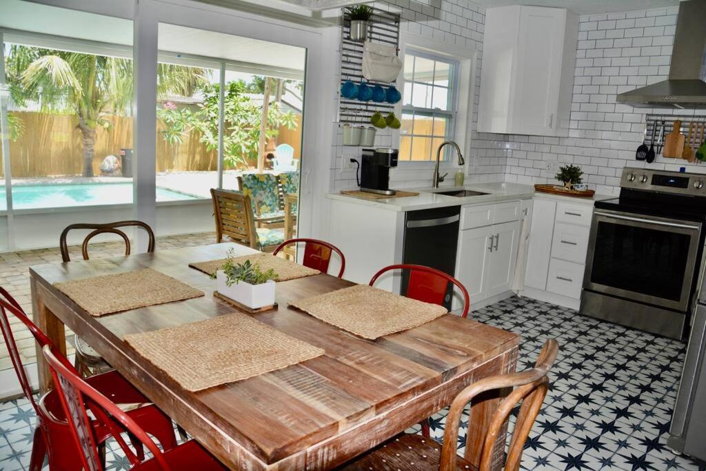 Tropical Retreat Near Beaches, Cruise Terminals Merritt Island Exteriér fotografie
